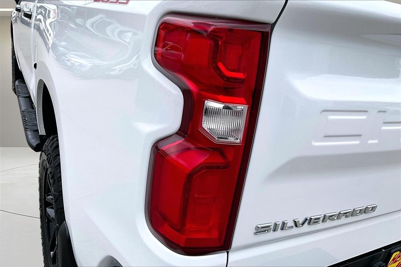 Chevrolet Silverado photo 25