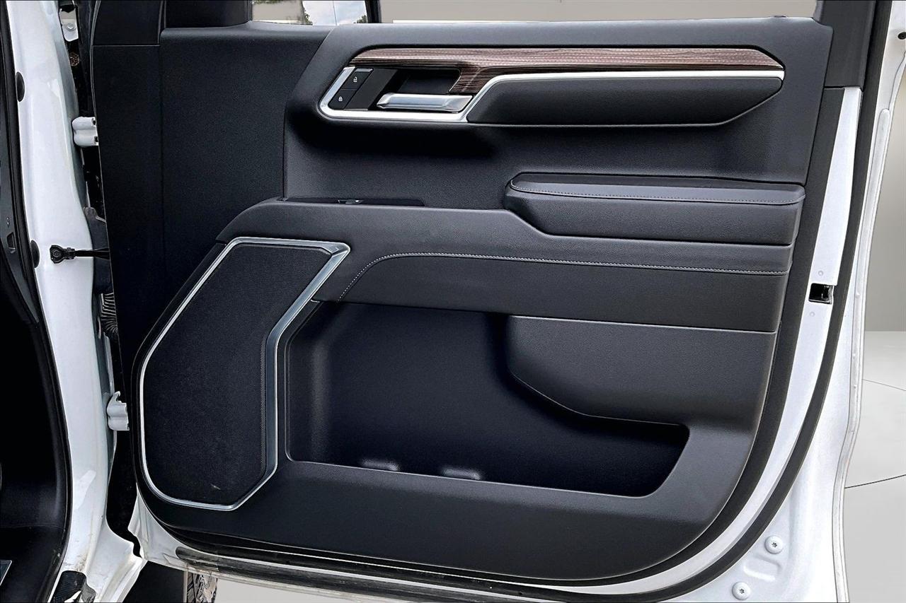 Chevrolet Silverado photo 29