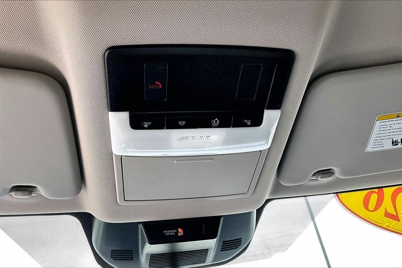 Nissan Rogue photo 16