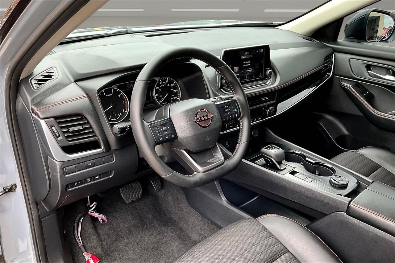 Nissan Rogue photo 18