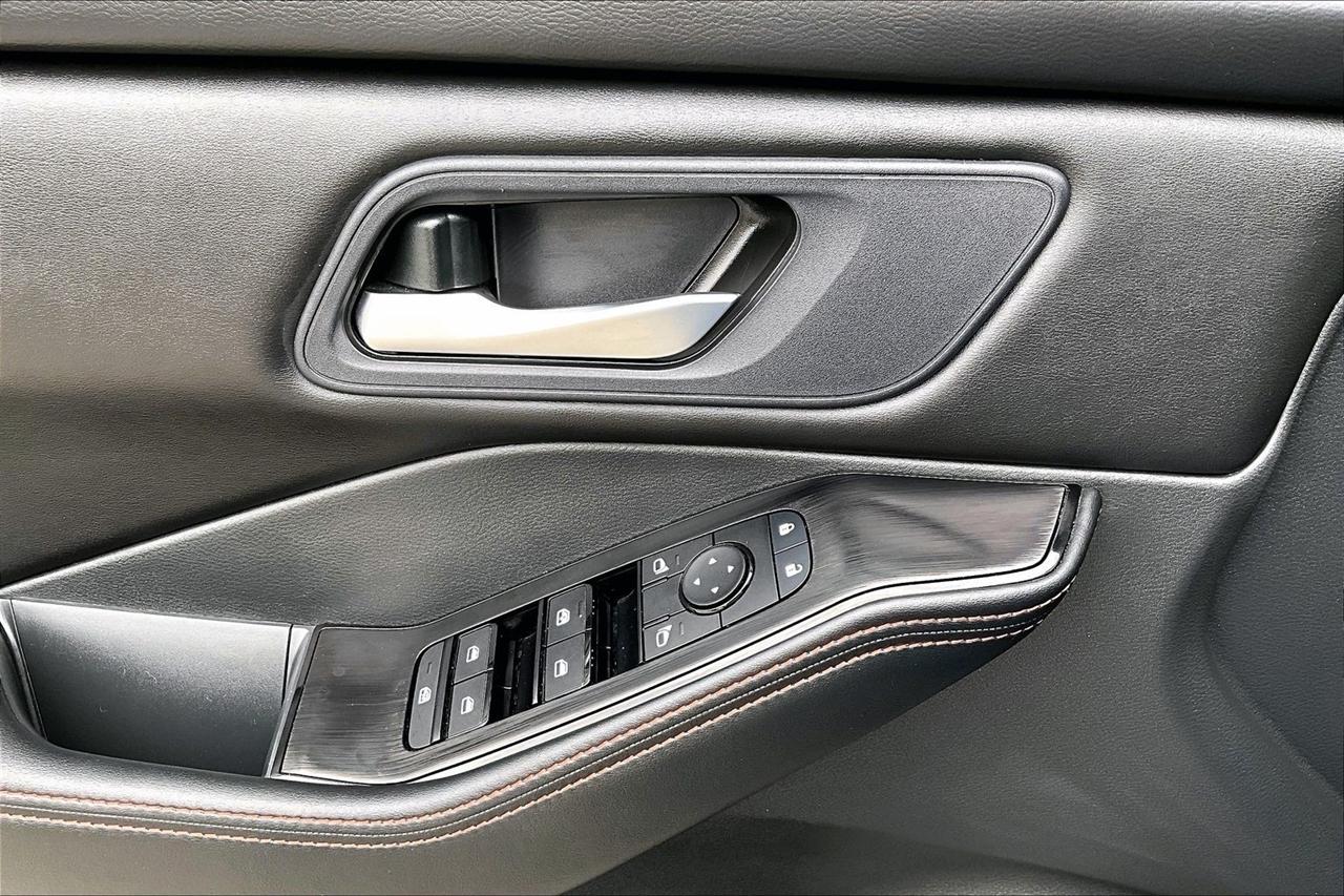 Nissan Rogue photo 38