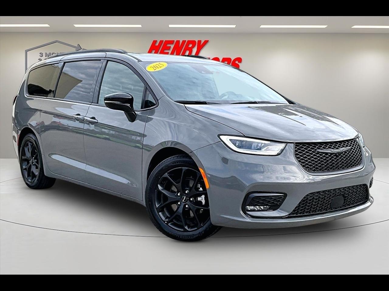 2025 Chrysler Pacifica Limited FWD