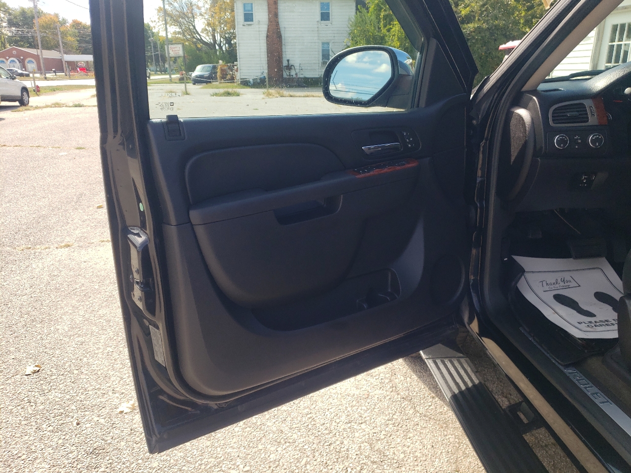 2013 Chevrolet Avalanche LTZ photo 9