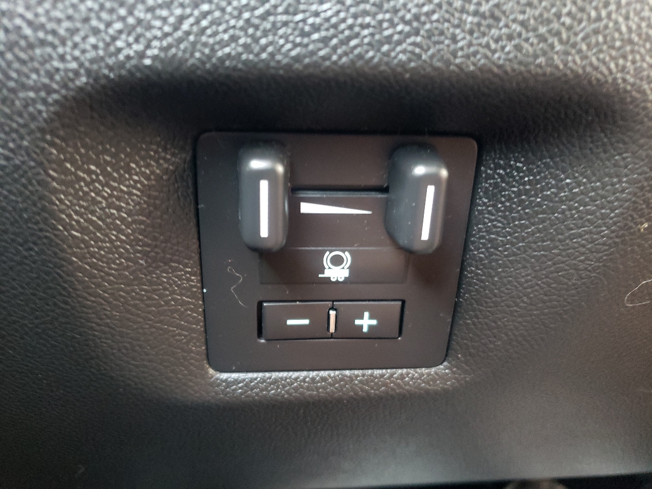 2013 Chevrolet Avalanche LTZ photo 25