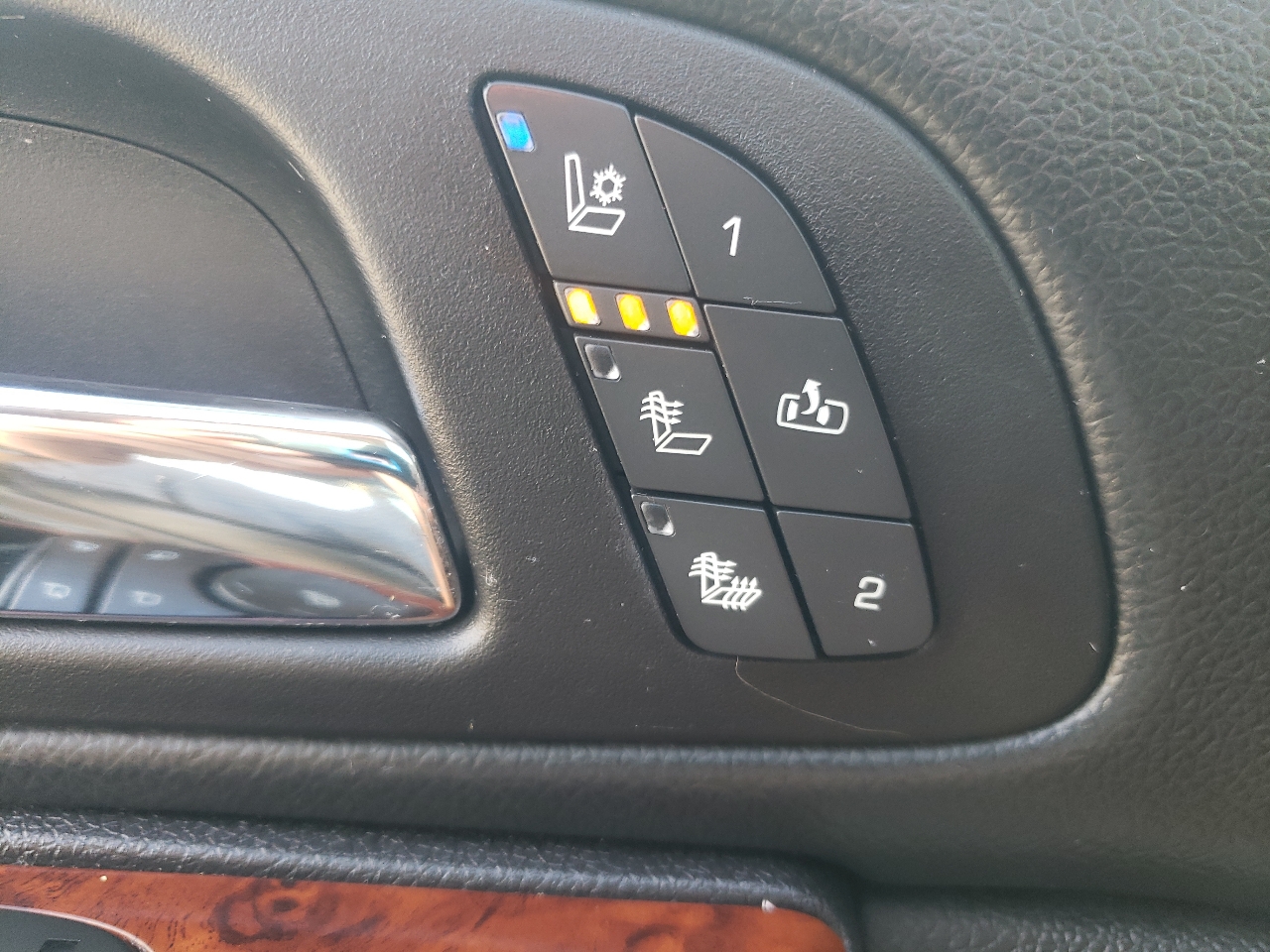 2013 Chevrolet Avalanche LTZ photo 26