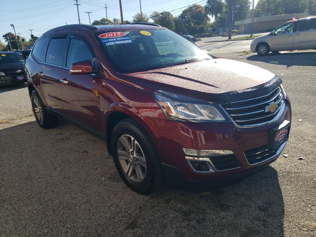 2015 Chevrolet Traverse 1LT photo 2