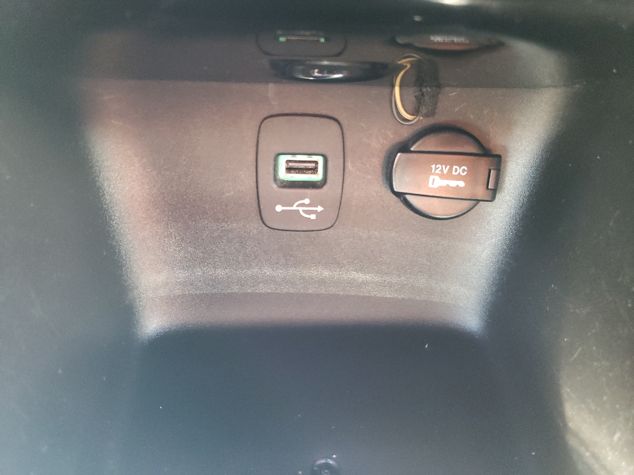 Chrysler 200 4dr Sdn Touring 2014 Chrysler 200 4dr Sdn Touring 2014