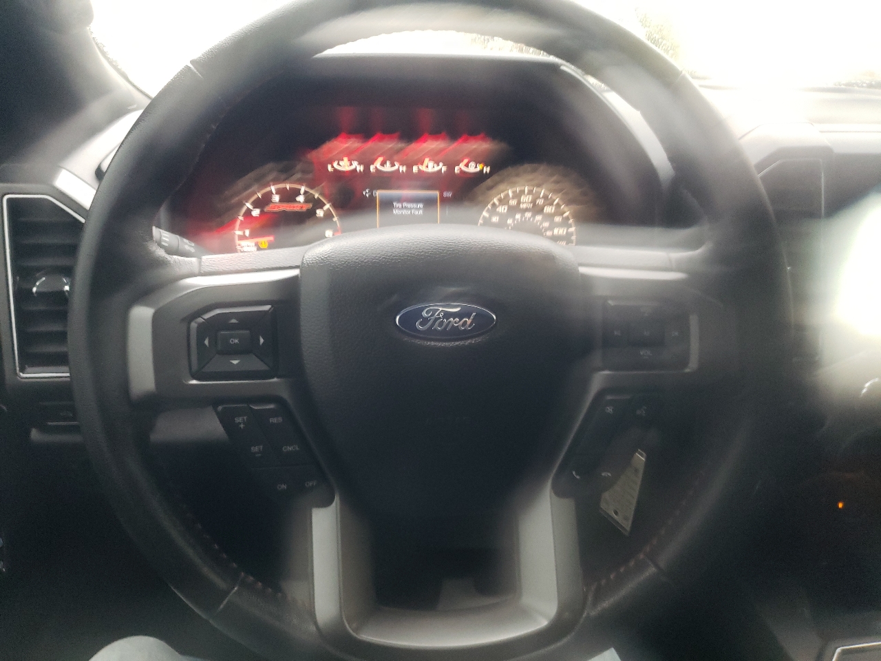 Ford F-150 XLT 4WD SuperCrew 5.5' Box 2018 Ford F-150 XLT 4WD SuperCrew 5.5' Box 2018