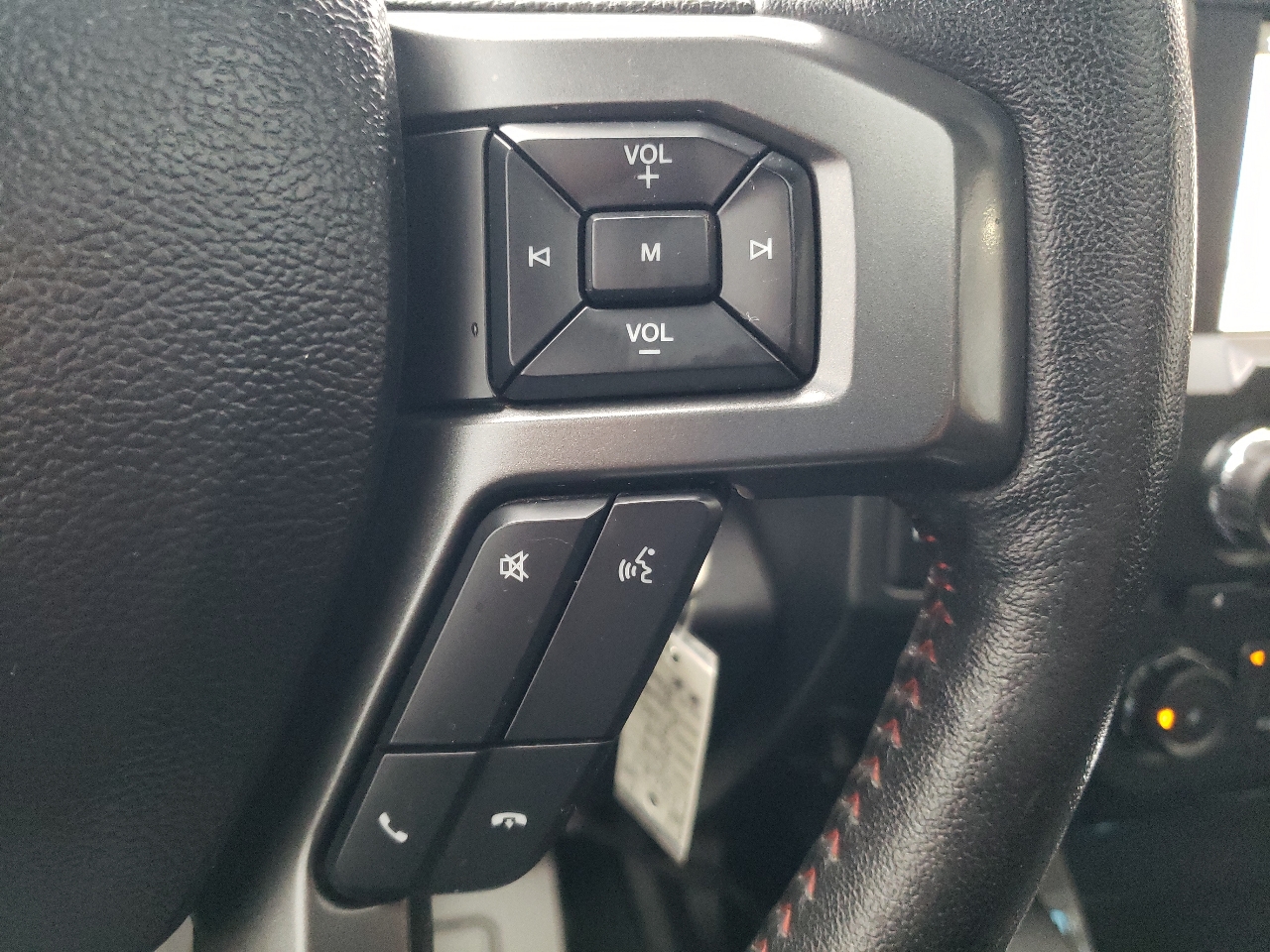 Ford F-150 XLT 4WD SuperCrew 5.5' Box 2018 Ford F-150 XLT 4WD SuperCrew 5.5' Box 2018