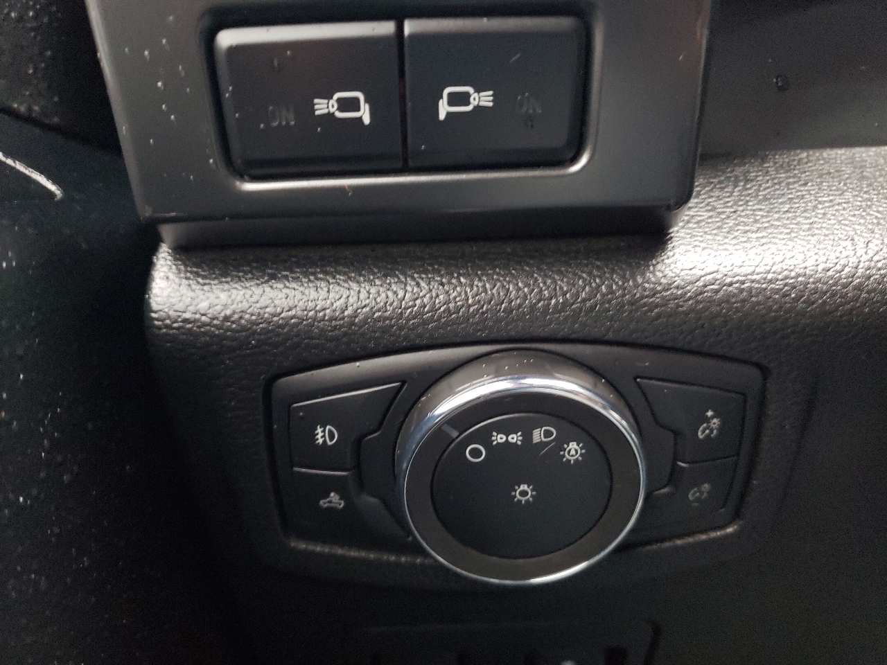 Ford F-150 XLT 4WD SuperCrew 5.5' Box 2018 Ford F-150 XLT 4WD SuperCrew 5.5' Box 2018