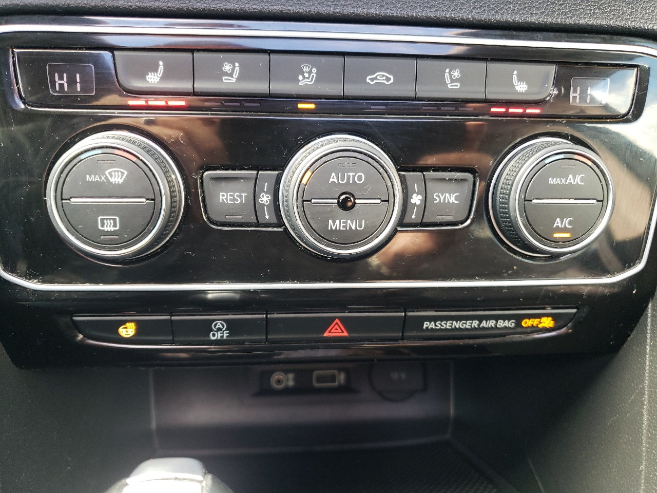 Volkswagen Atlas 3.6L V6 SEL Premium 4MOTION 2019 Volkswagen Atlas 3.6L V6 SEL Premium 4MOTION 2019