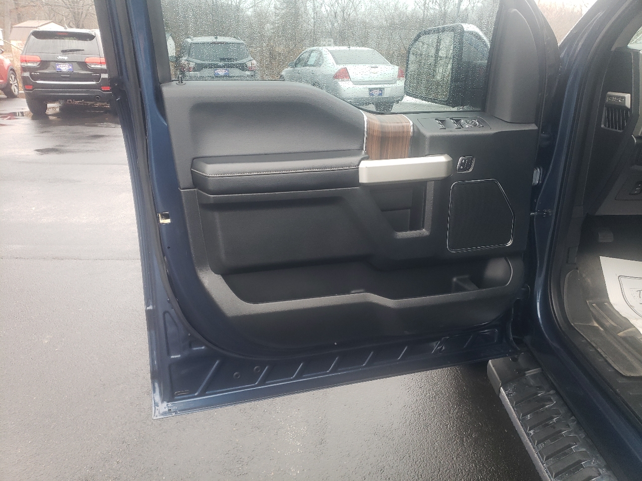 Ford F-150 4WD SuperCrew 145" Lariat 2016