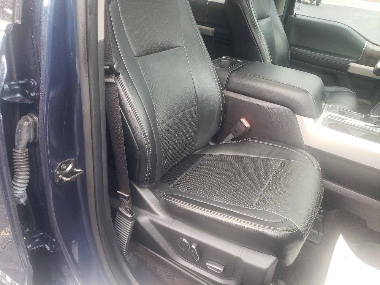 Ford F-150 4WD SuperCrew 145" Lariat 2016