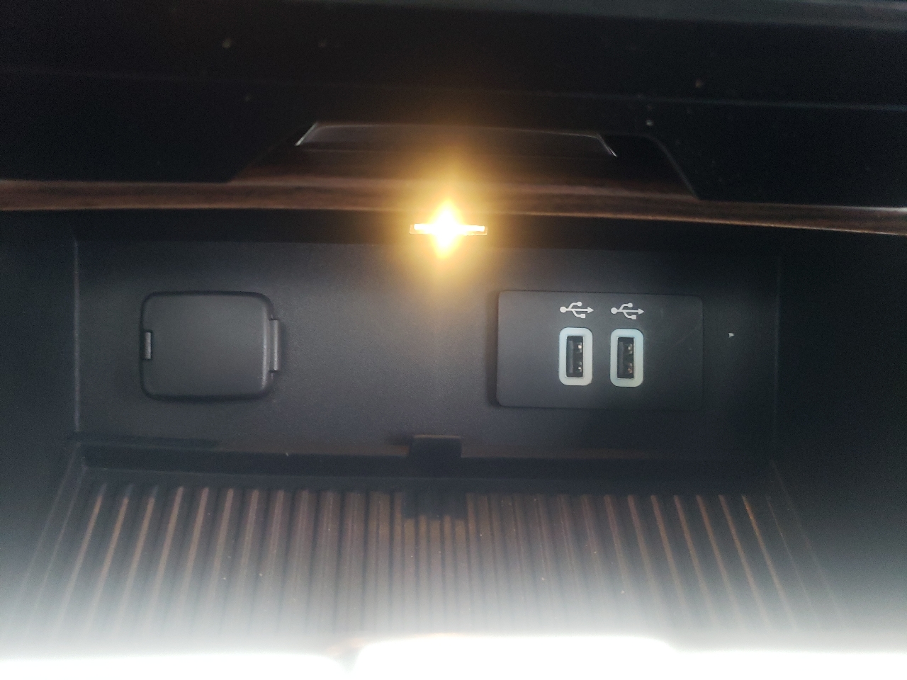 Ford F-150 4WD SuperCrew 145" Lariat 2016