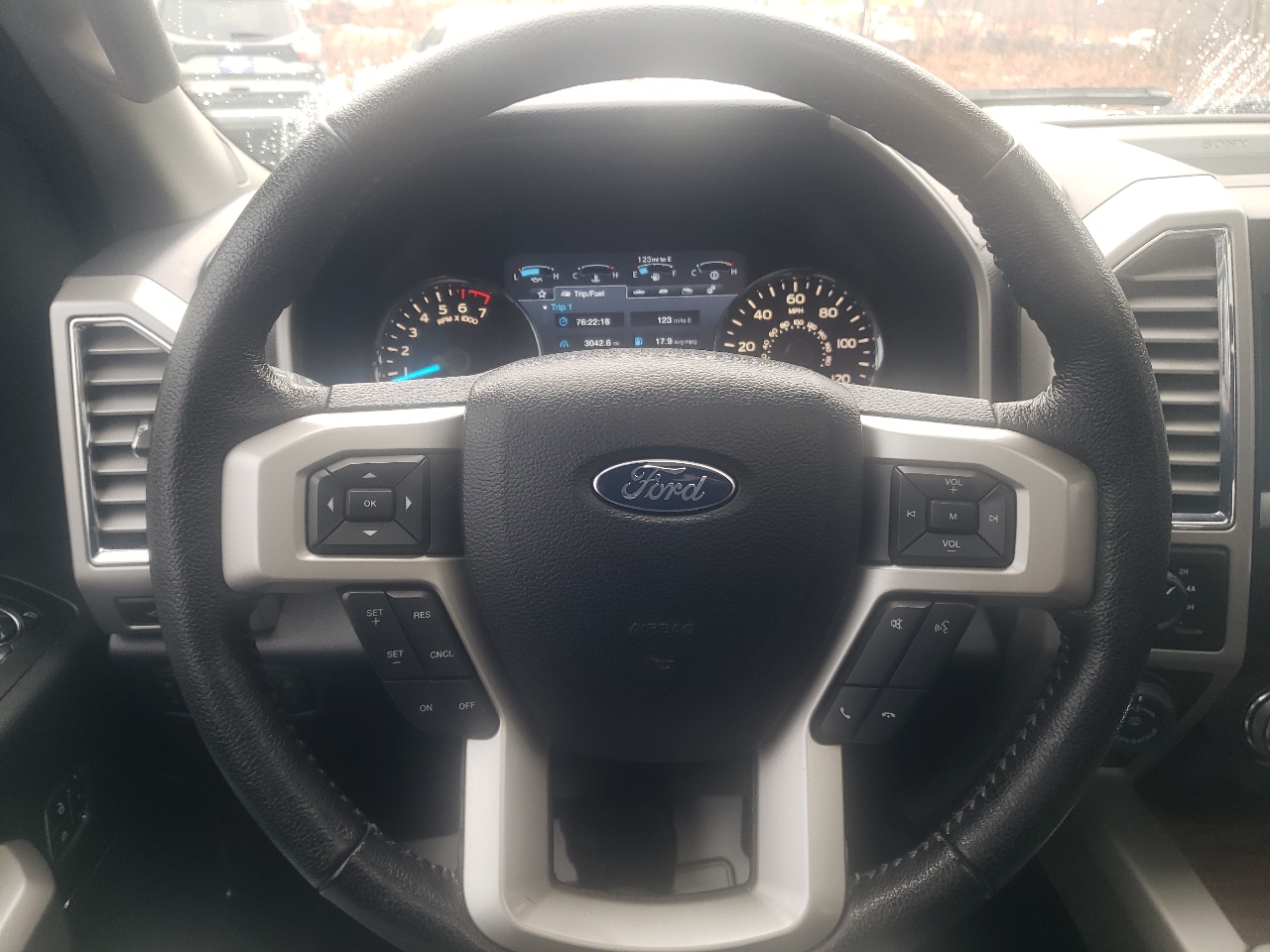 Ford F-150 4WD SuperCrew 145" Lariat 2016