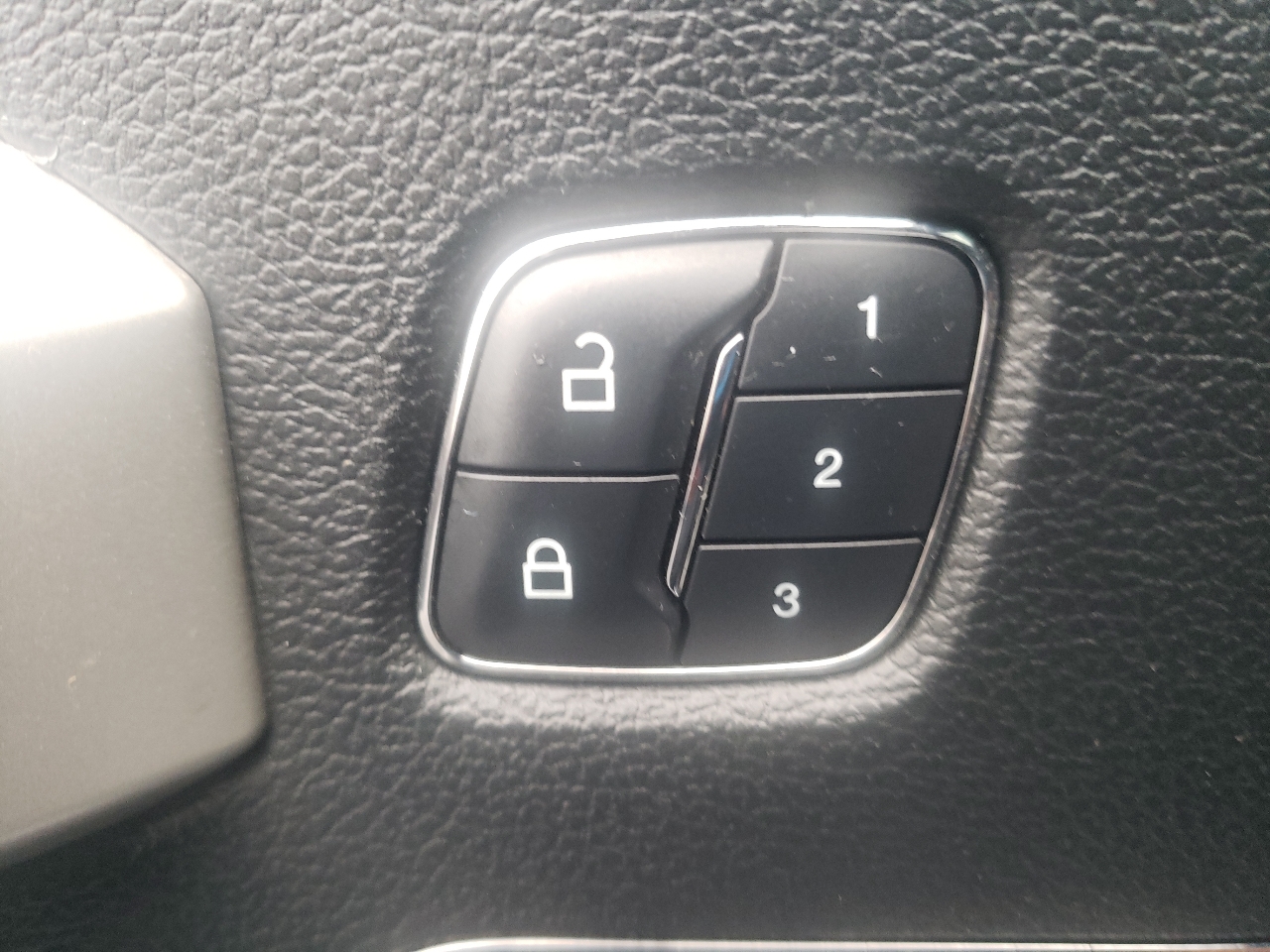 Ford F-150 4WD SuperCrew 145" Lariat 2016