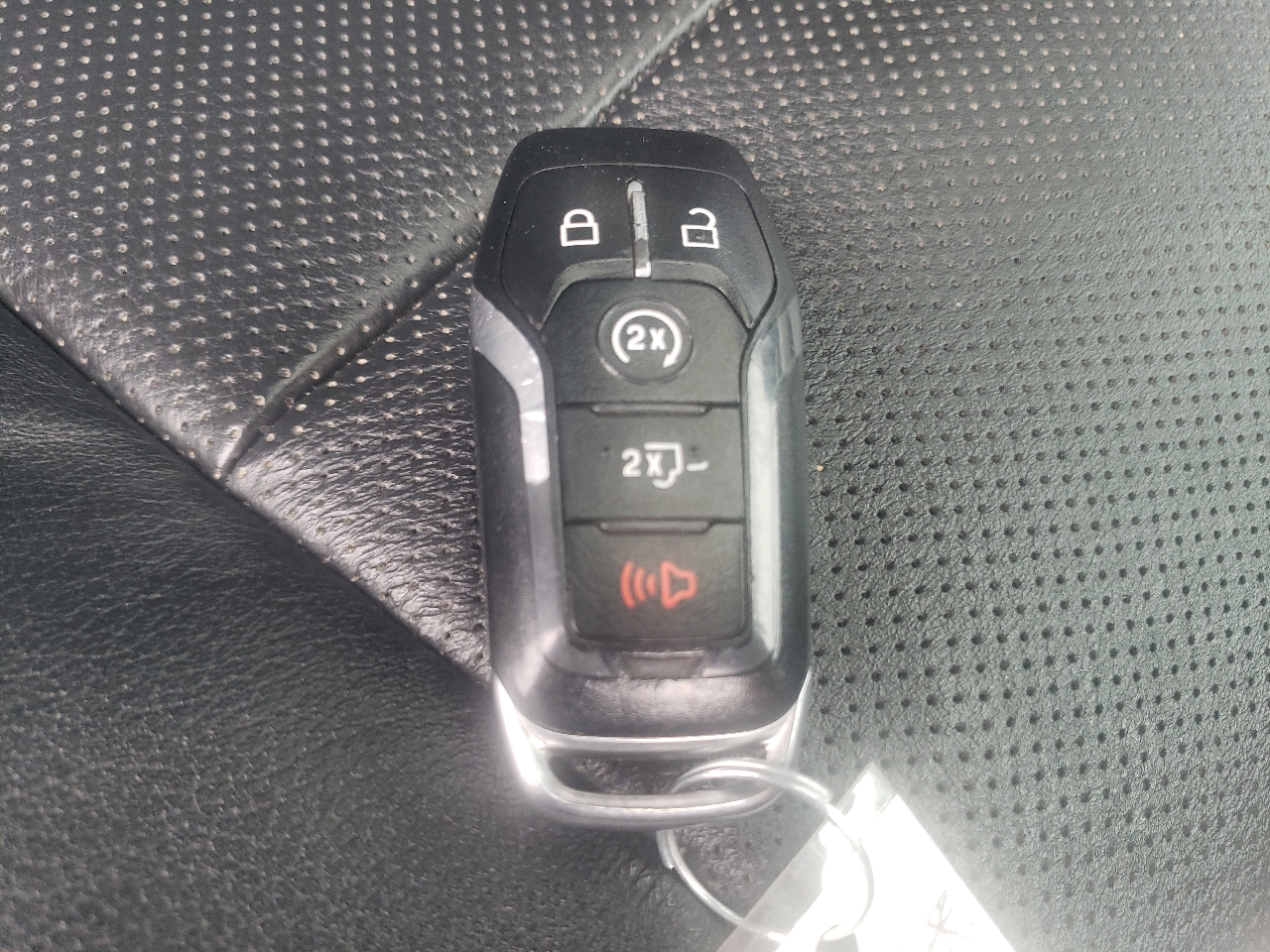 Ford F-150 4WD SuperCrew 145" Lariat 2016