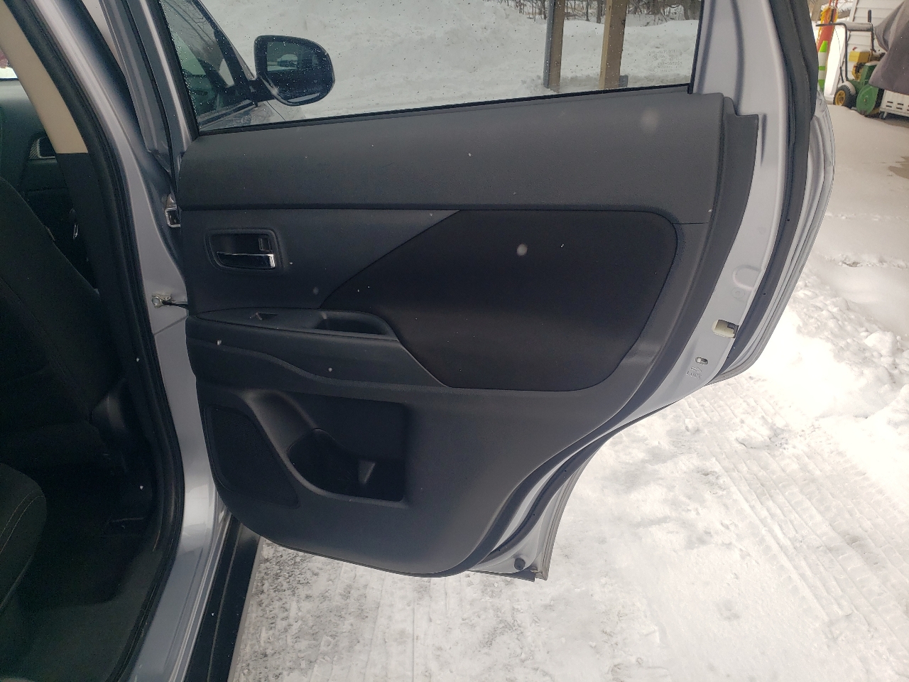 Mitsubishi Outlander 2WD 4dr ES 2015