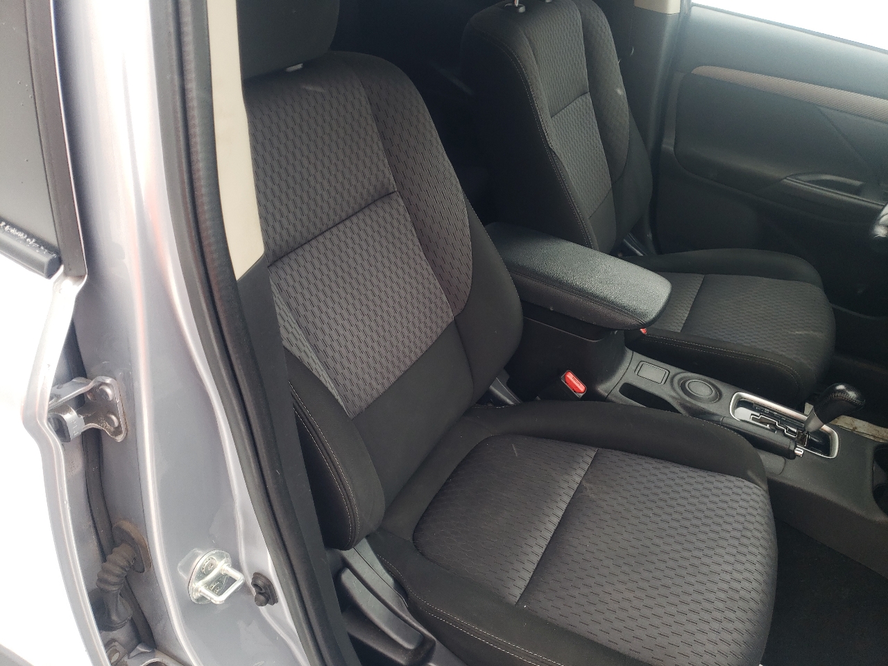 Mitsubishi Outlander 2WD 4dr ES 2015