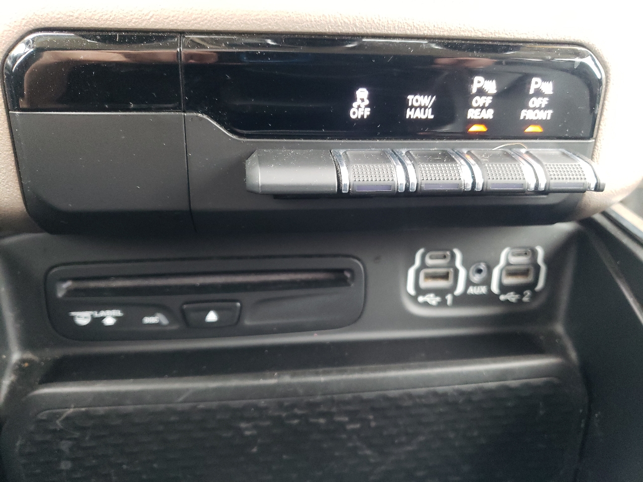 RAM 1500 Laramie 4x4 Quad Cab 6'4" Box 2019