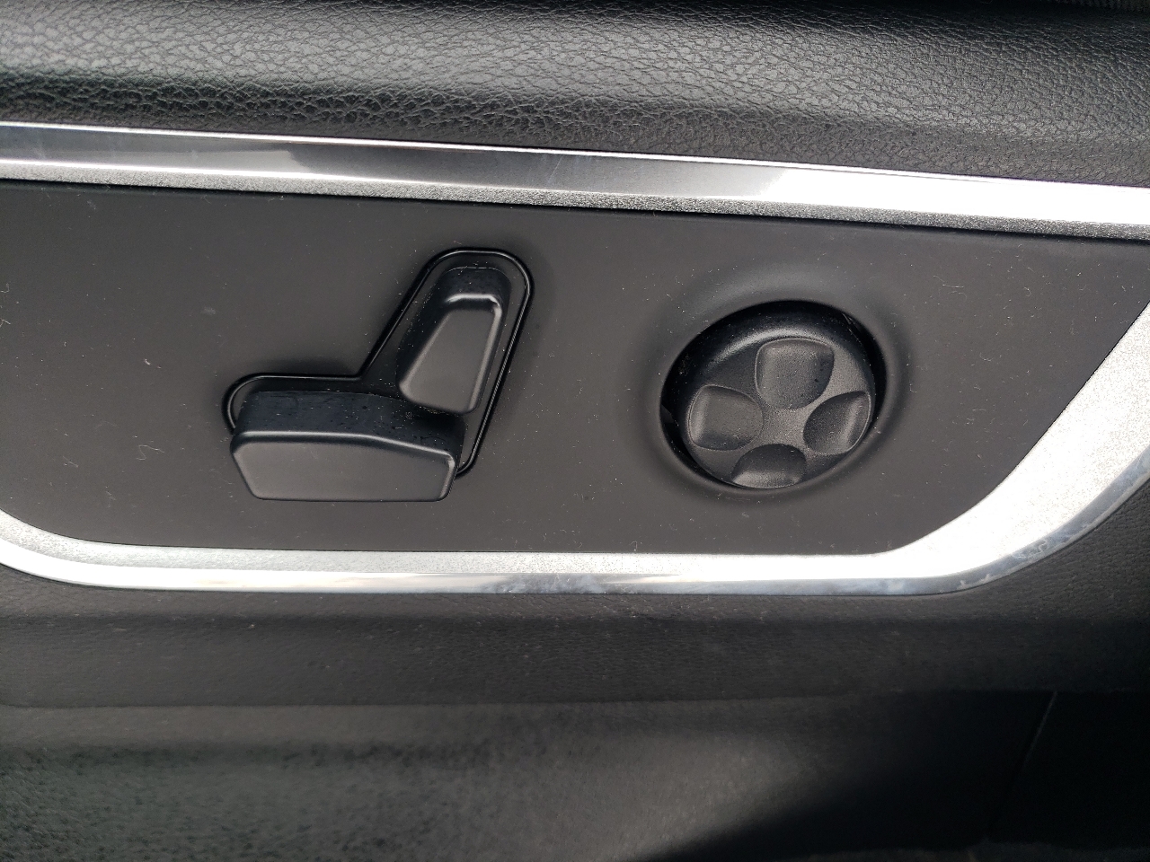 RAM 1500 Laramie 4x4 Quad Cab 6'4" Box 2019