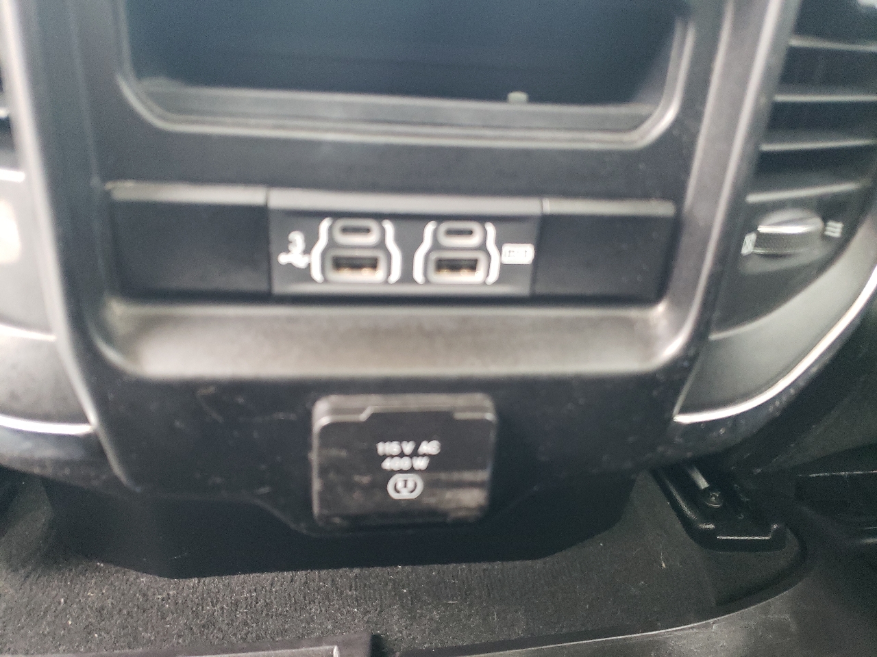 RAM 1500 Laramie 4x4 Quad Cab 6'4" Box 2019