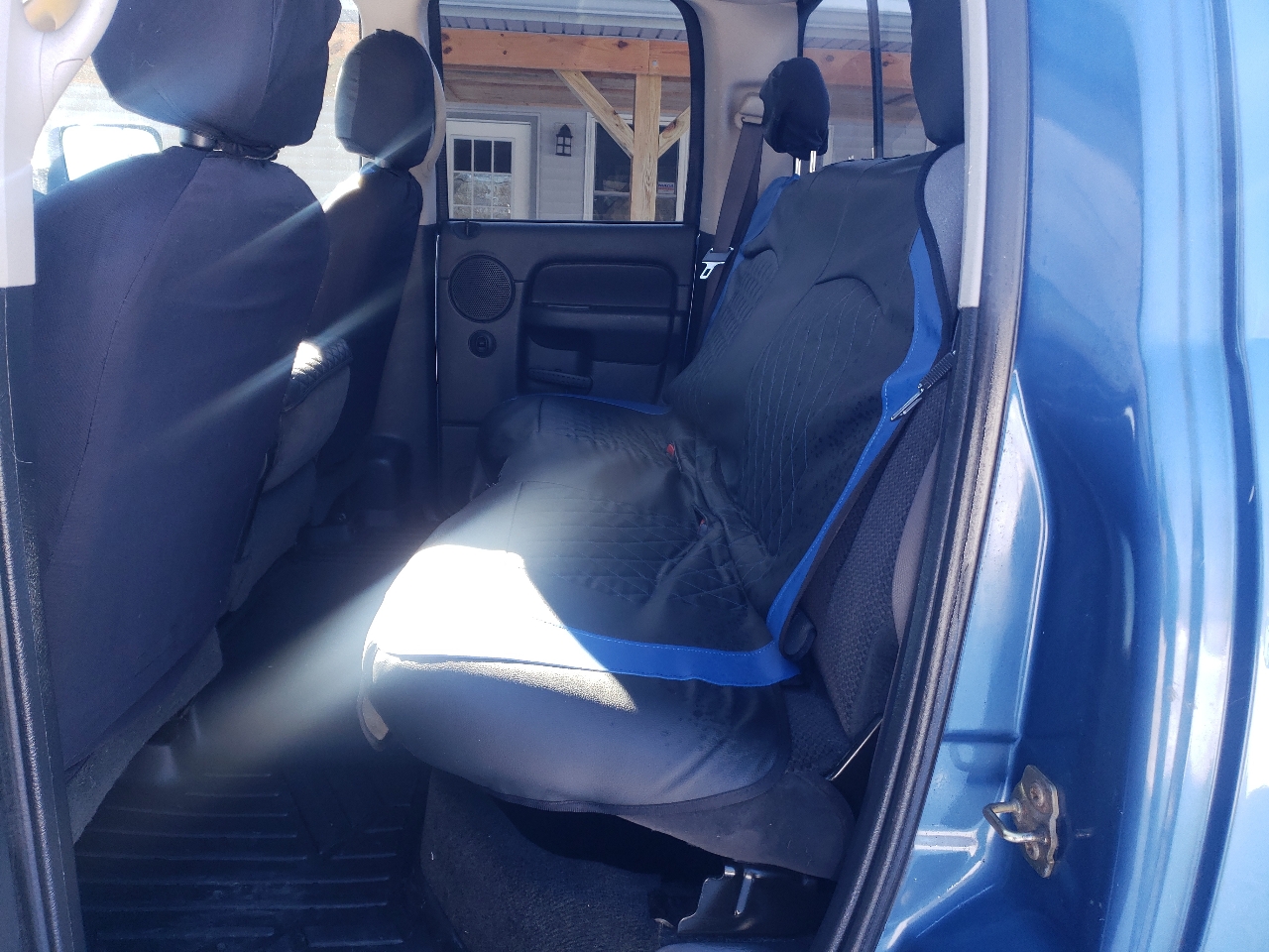 Dodge Ram 1500 4dr Quad Cab 140.5" WB 4WD SLT 2005