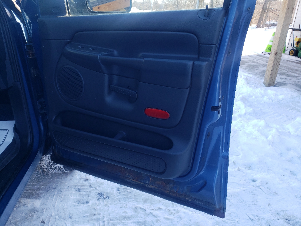 Dodge Ram 1500 4dr Quad Cab 140.5" WB 4WD SLT 2005