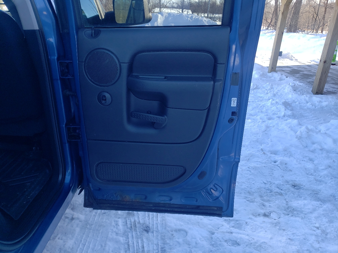 Dodge Ram 1500 4dr Quad Cab 140.5" WB 4WD SLT 2005