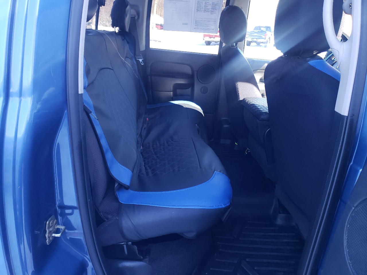 Dodge Ram 1500 4dr Quad Cab 140.5" WB 4WD SLT 2005