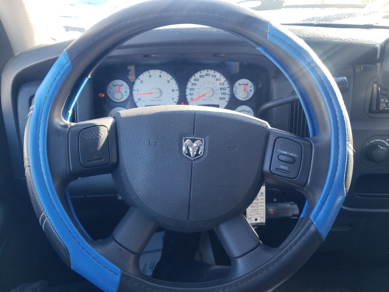 Dodge Ram 1500 4dr Quad Cab 140.5" WB 4WD SLT 2005