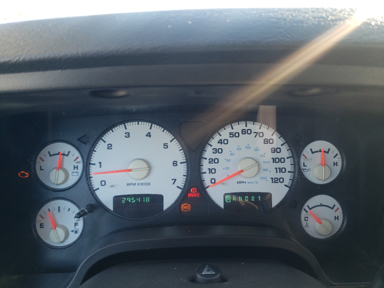 Dodge Ram 1500 4dr Quad Cab 140.5" WB 4WD SLT 2005