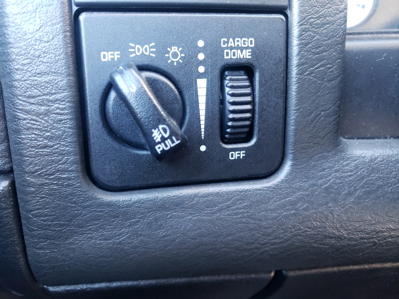 Dodge Ram 1500 4dr Quad Cab 140.5" WB 4WD SLT 2005