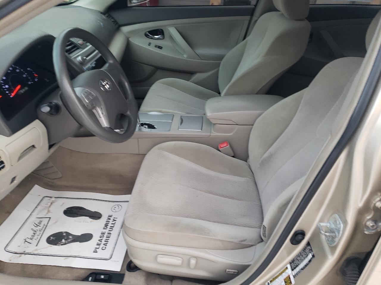 Toyota Camry 4dr Sdn LE Auto 2010