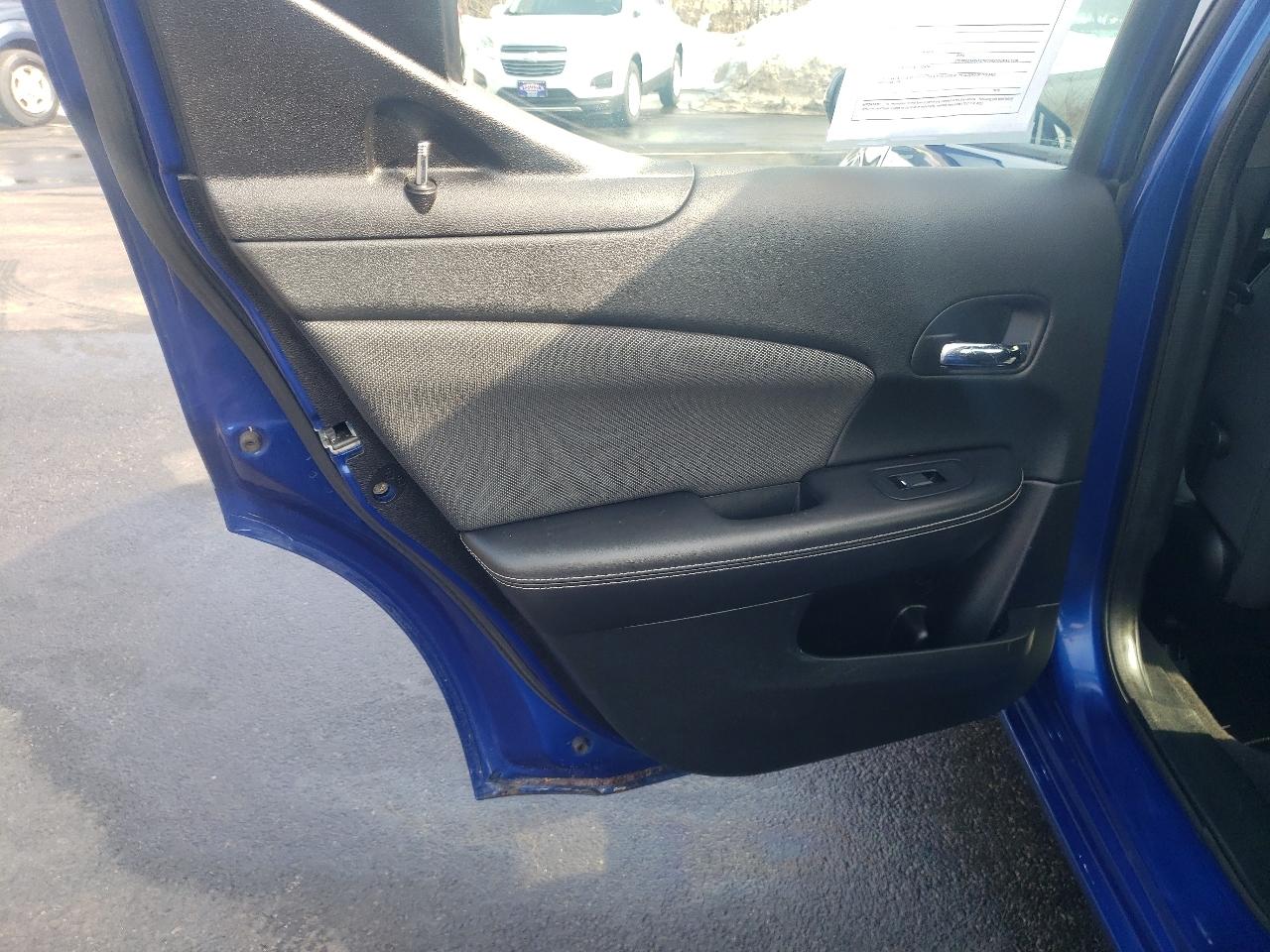 Dodge Avenger 4dr Sdn SXT 2012