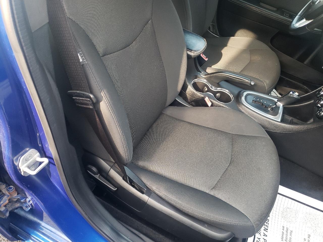 Dodge Avenger 4dr Sdn SXT 2012