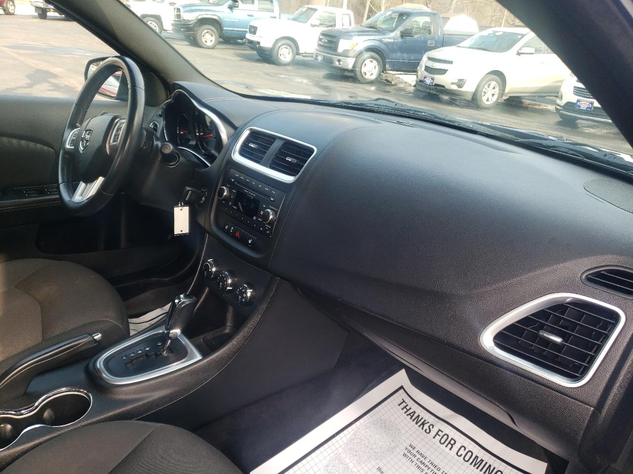 Dodge Avenger 4dr Sdn SXT 2012