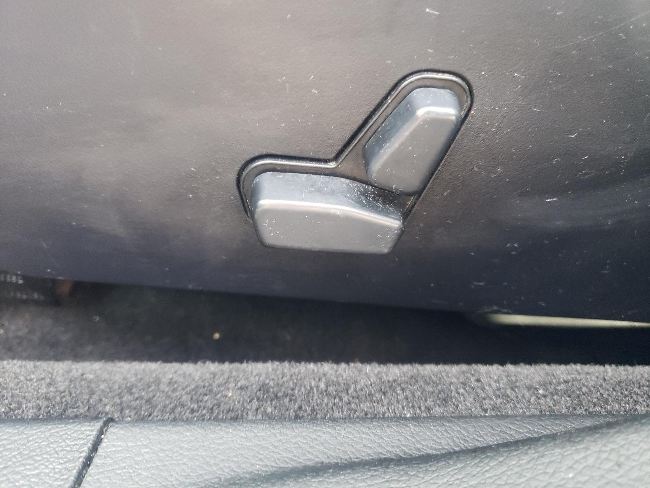 Dodge Avenger 4dr Sdn SXT 2012