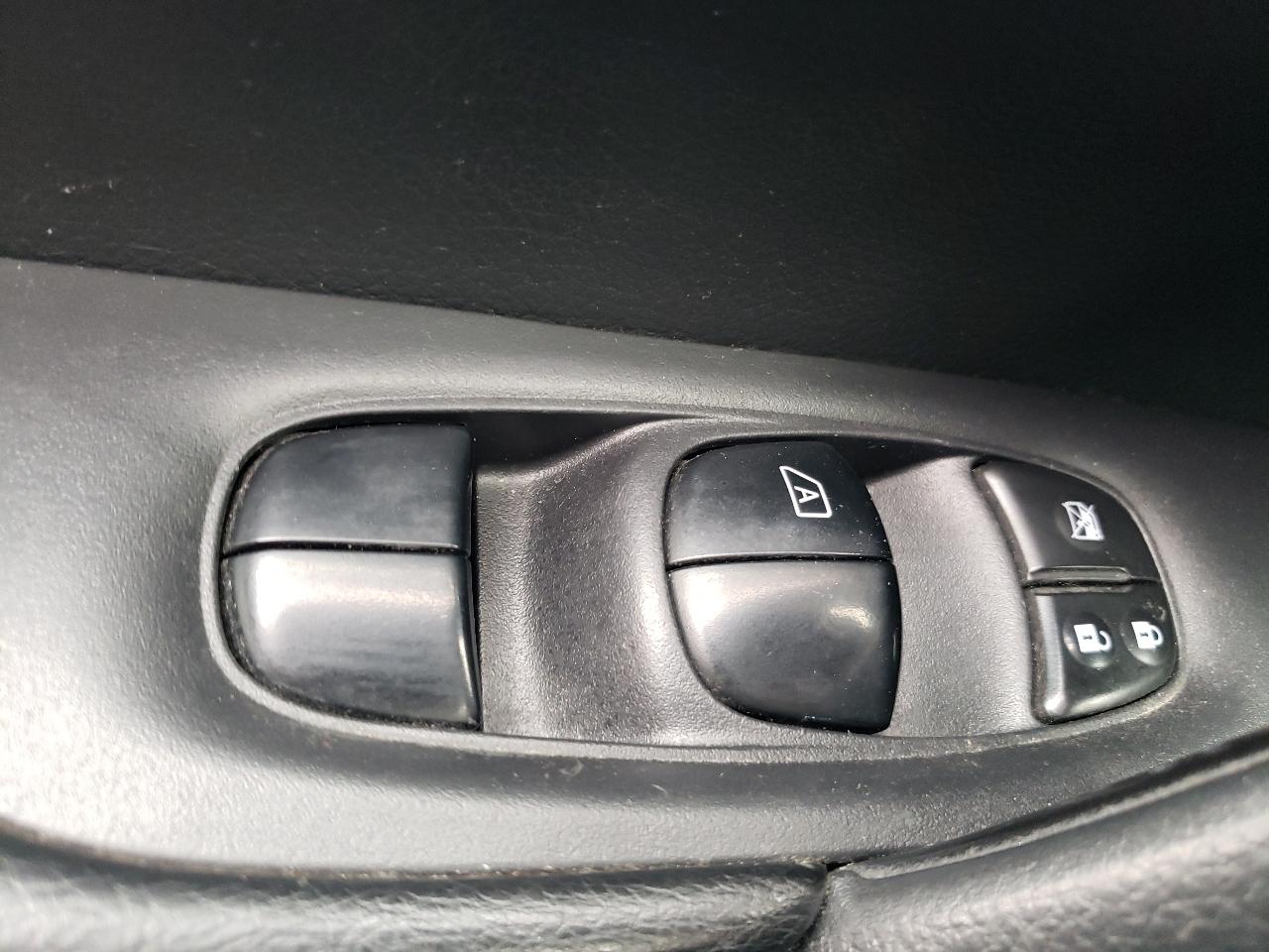 Nissan Rogue AWD 4dr S 2015