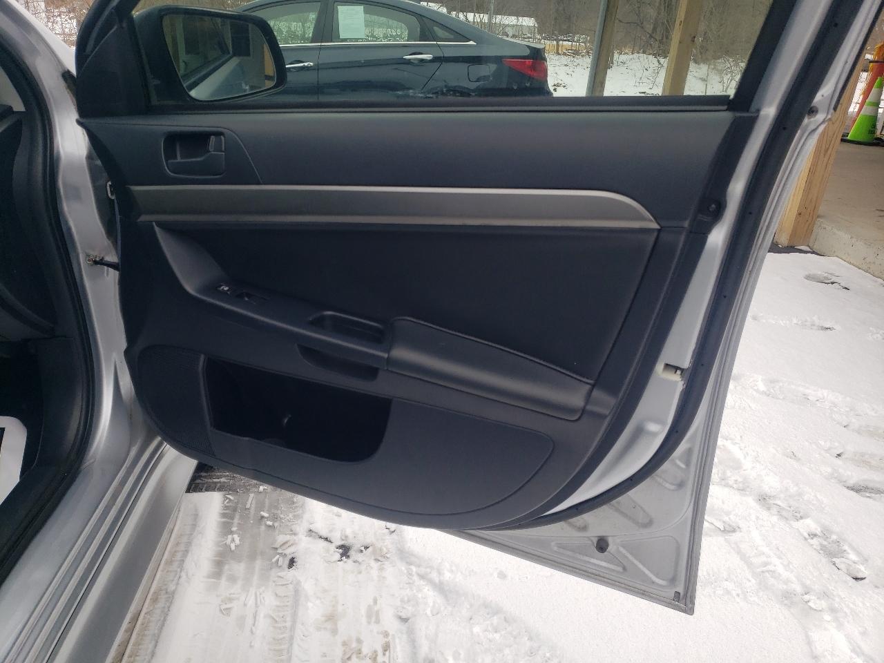 Mitsubishi Lancer 4dr Sdn CVT ES FWD 2013