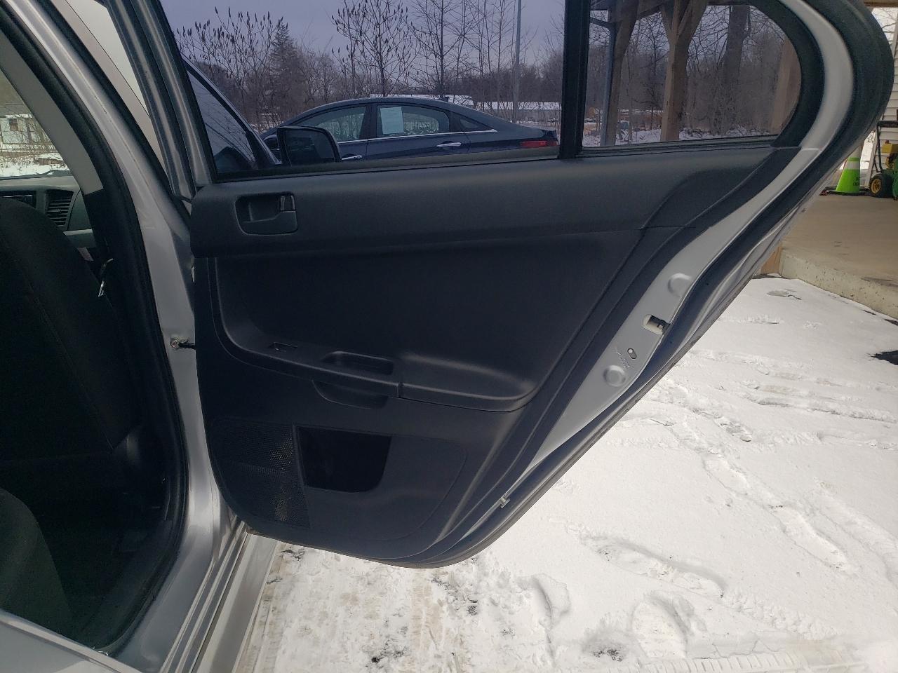 Mitsubishi Lancer 4dr Sdn CVT ES FWD 2013