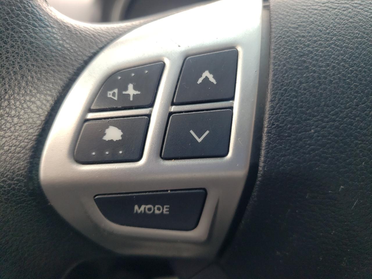 Mitsubishi Lancer 4dr Sdn CVT ES FWD 2013