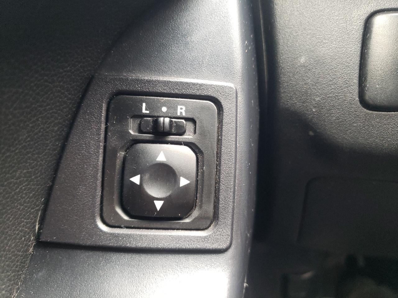 Mitsubishi Lancer 4dr Sdn CVT ES FWD 2013