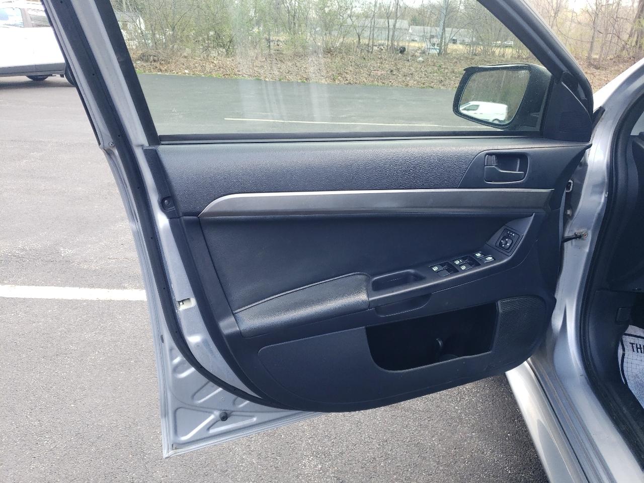 Mitsubishi Lancer 4dr Sdn CVT ES FWD 2013