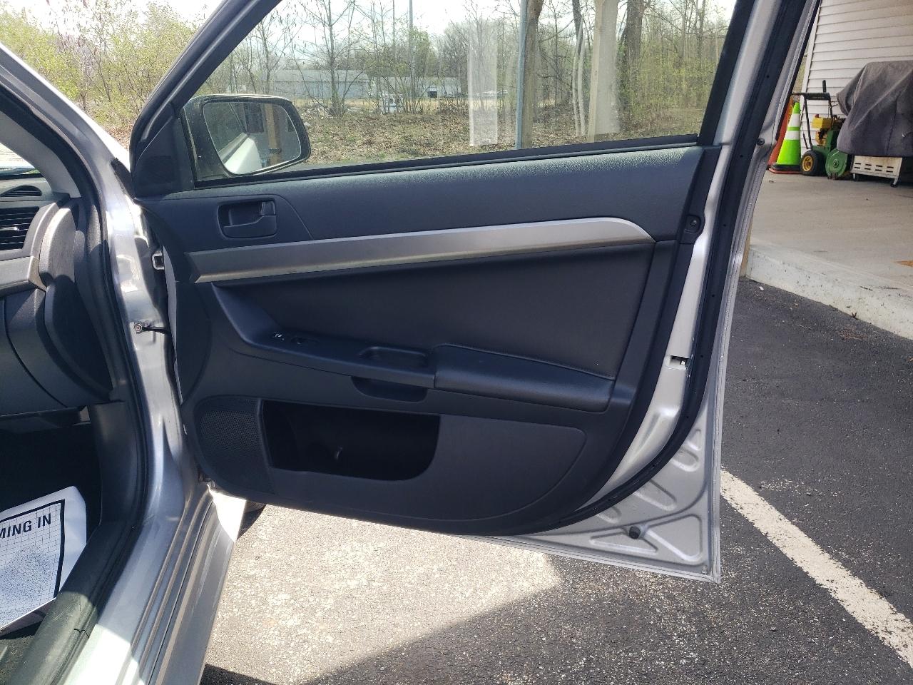 Mitsubishi Lancer 4dr Sdn CVT ES FWD 2013