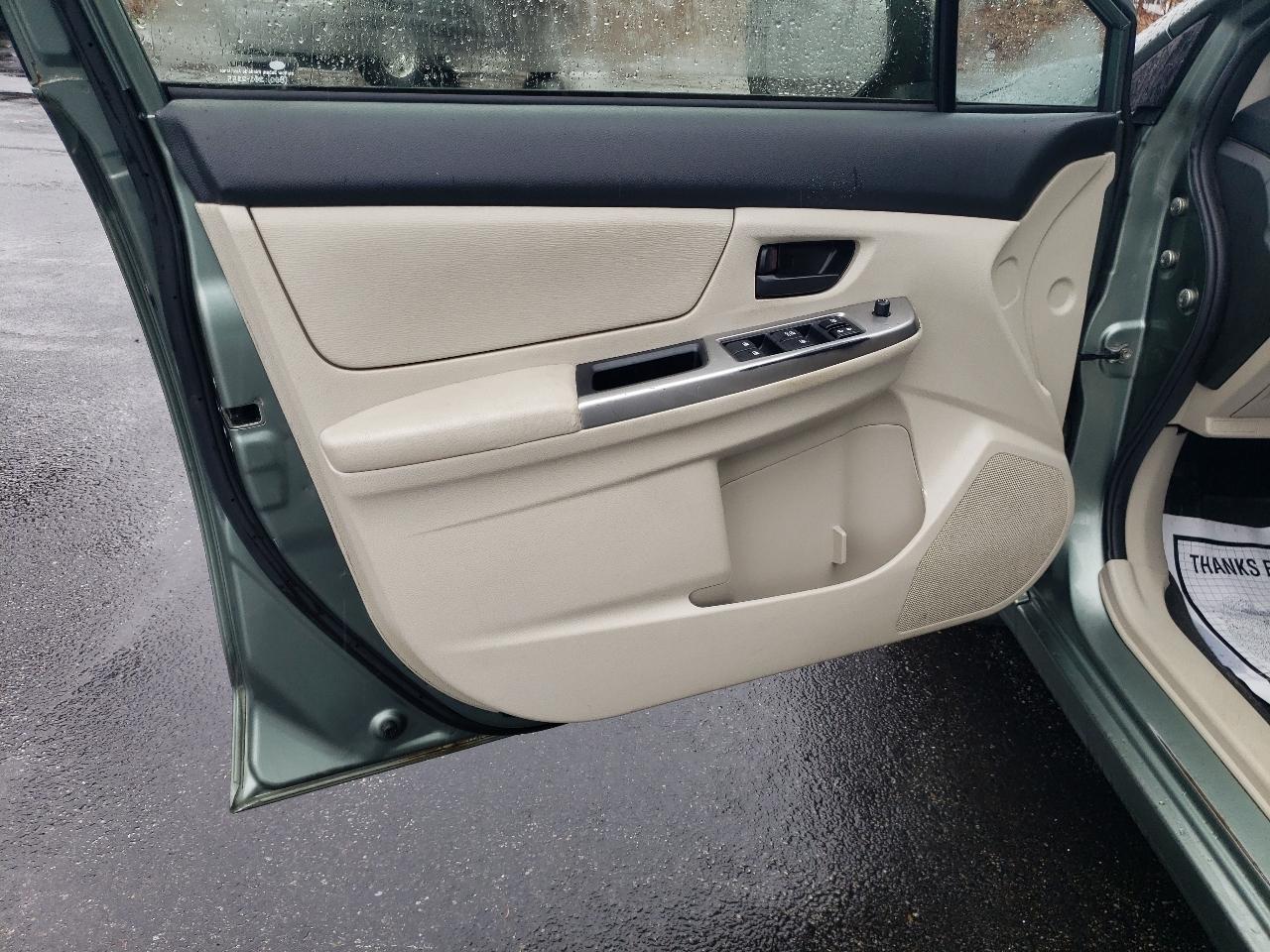 Subaru Impreza Sedan 4dr CVT 2.0i 2015