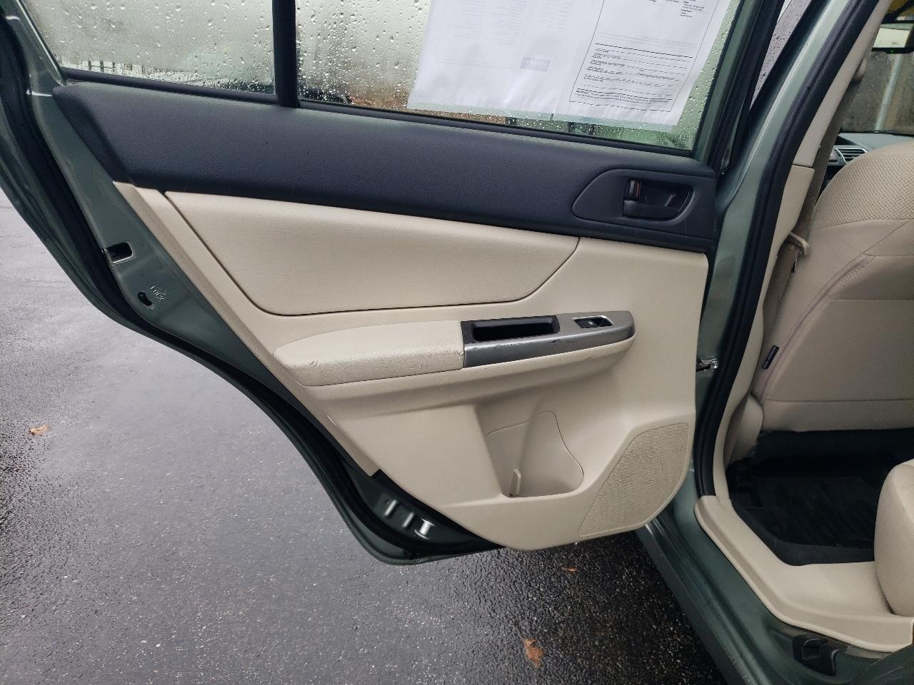 Subaru Impreza Sedan 4dr CVT 2.0i 2015