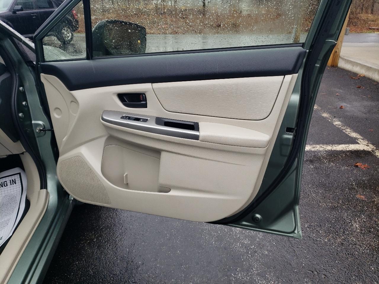 Subaru Impreza Sedan 4dr CVT 2.0i 2015