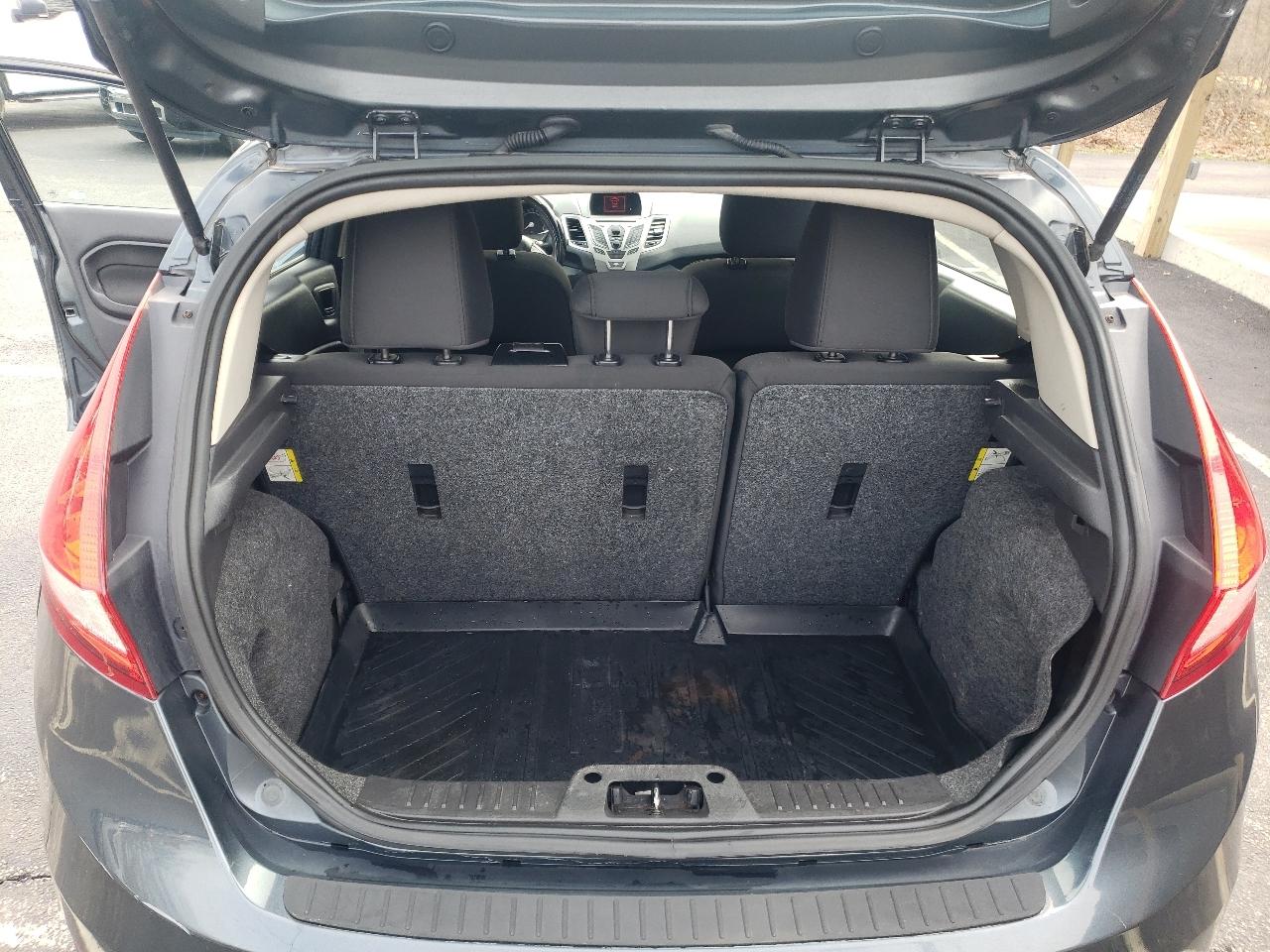 Ford Fiesta 5dr HB SE 2011