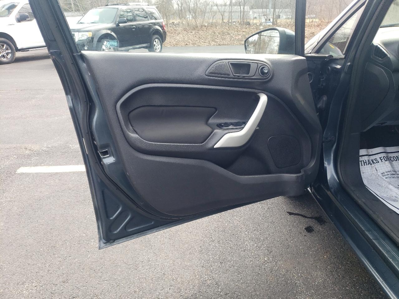 Ford Fiesta 5dr HB SE 2011